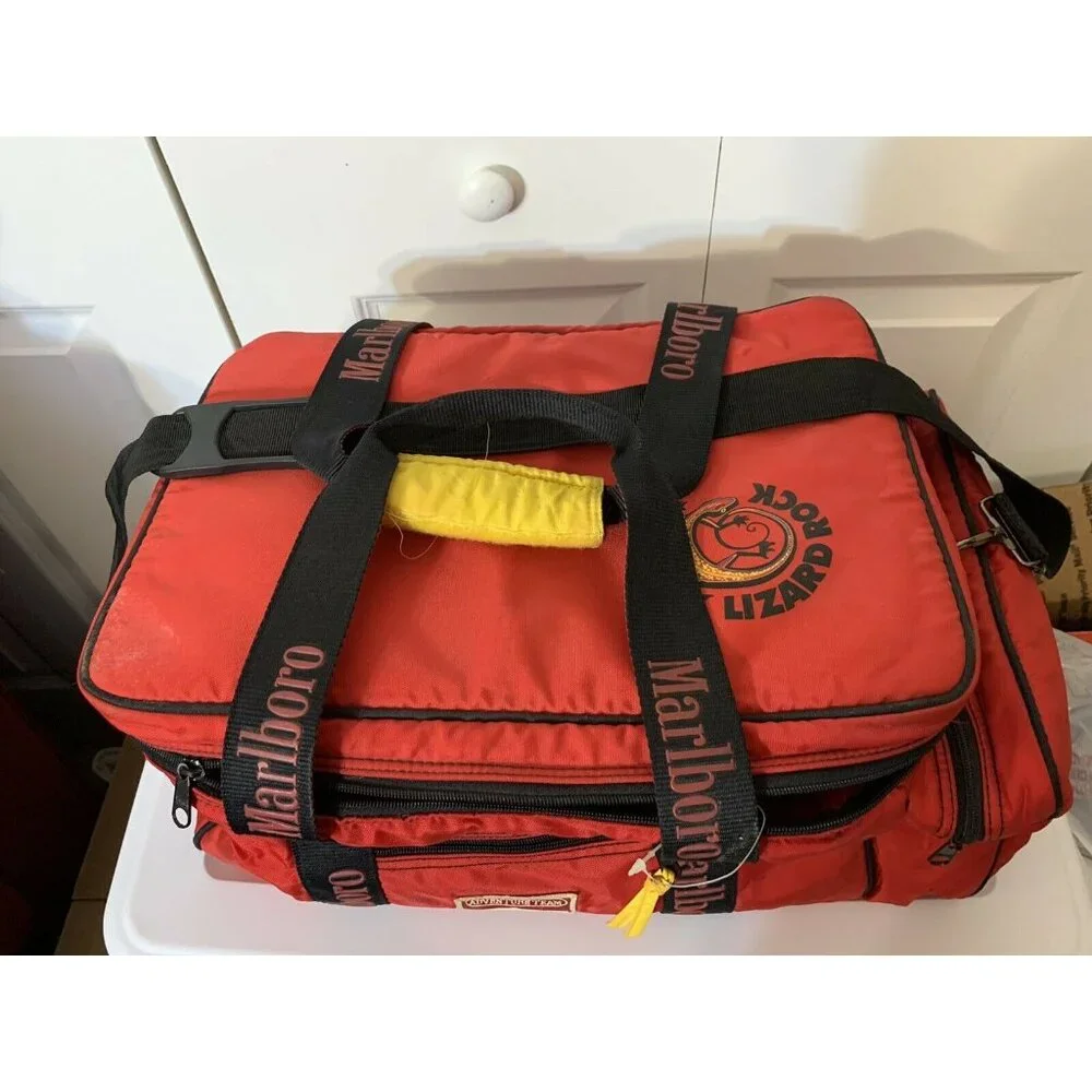 VTG Marlboro ADVENTURE TEAM LIZARD ROCK Red LARGE‎ Bag Cooler